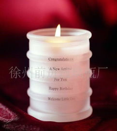 匠心獨(dú)具 紅藍(lán)黃透明玻璃花瓶與工藝瓶全解析，附白酒瓶選購指南